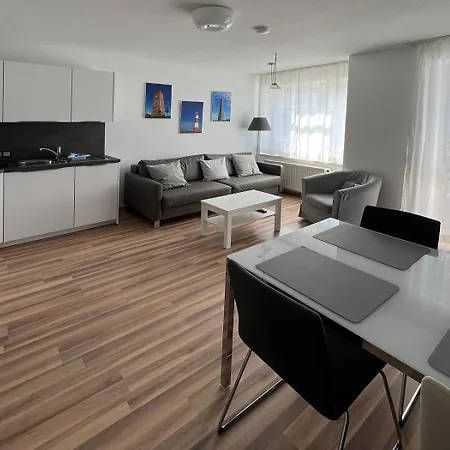 Strandhus 1 *